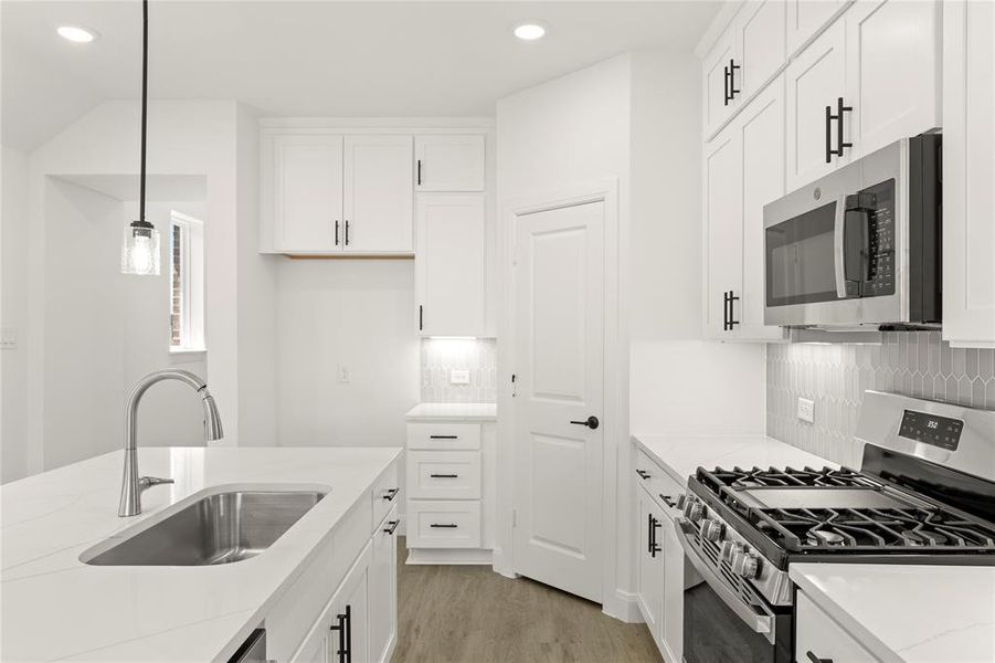 07. 2248 Aspen Chase - Kitchen (4)