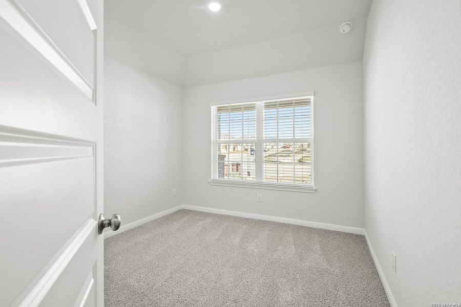 Spacious, unfurnished interior of a new home in Hunters Ranch, San Antonio (Image 24).