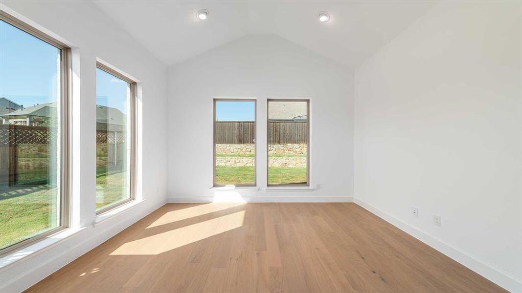 Spacious, unfurnished interior of a new home in Somerset Park 80', Rockwall (Image 20).