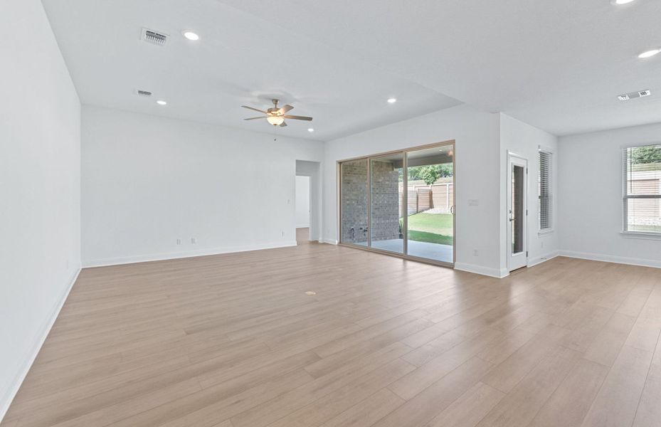 Spacious, unfurnished interior of a new home in Bluffview Reserve, Leander (Image 66).