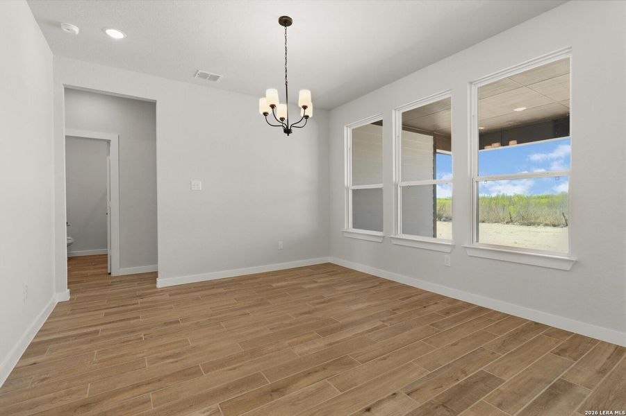 Spacious, unfurnished interior of a new home in Alamo Estates, San Antonio (Image 23).