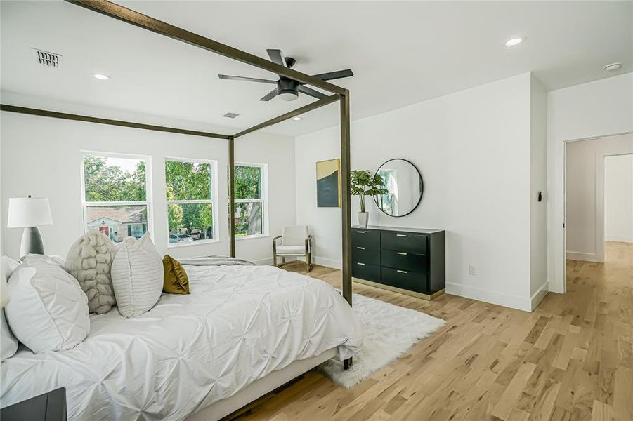Furnished interior view inside a new home in , Dallas (Image 13).