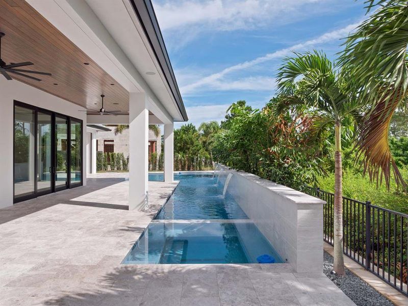 Exterior details and patio area of a home in , Orlando (Image 2).