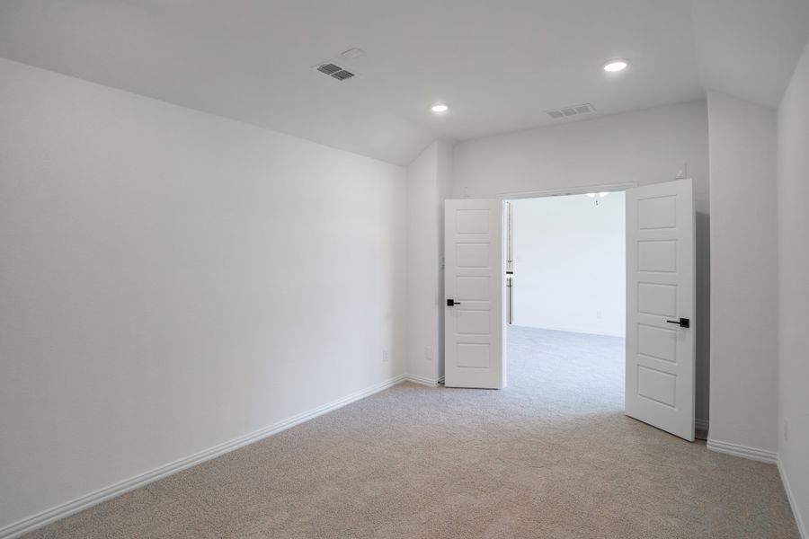 Spacious, unfurnished interior of a new home in Whitewing Trails, Princeton (Image 25).