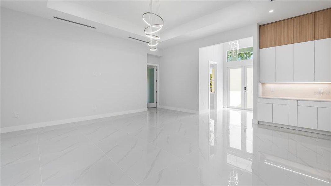Spacious, unfurnished interior of a new home in , Naples (Image 33).