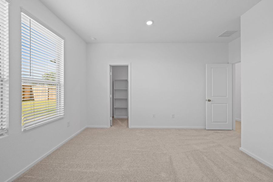 Spacious, unfurnished interior of a new home in Crosby Farms, Crosby (Image 17).