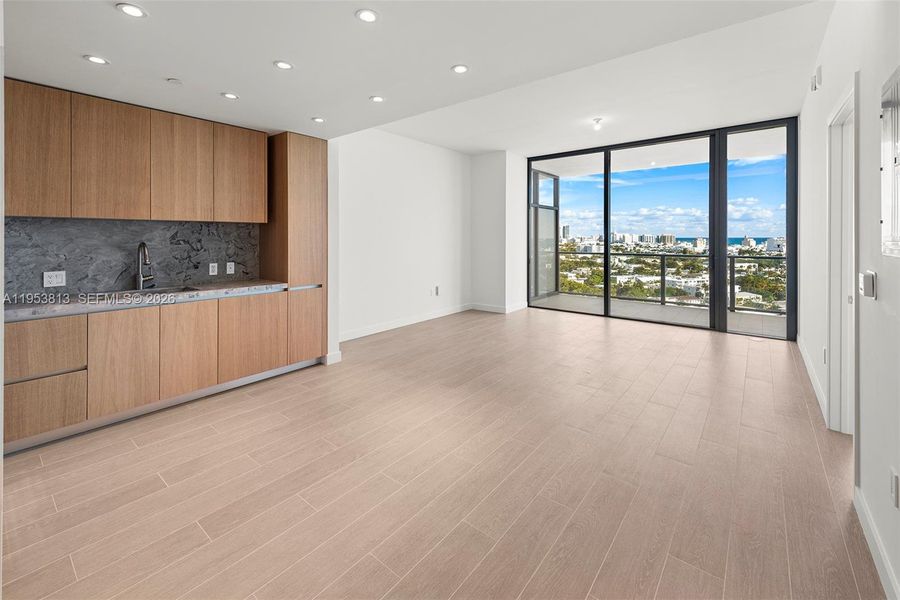 Spacious, unfurnished interior of a new home in Five Park, Miami Beach (Image 21).