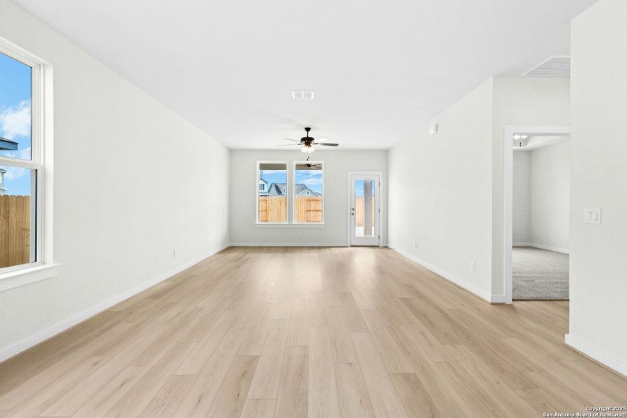 Spacious, unfurnished interior of a new home in Willowbrook, New Braunfels (Image 14).