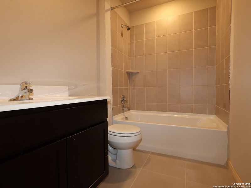 Furnished interior view inside a new home in Park Place, New Braunfels (Image 10).