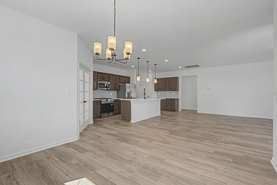 Spacious, unfurnished interior of a new home in The Oaks, Clarksville (Image 18).