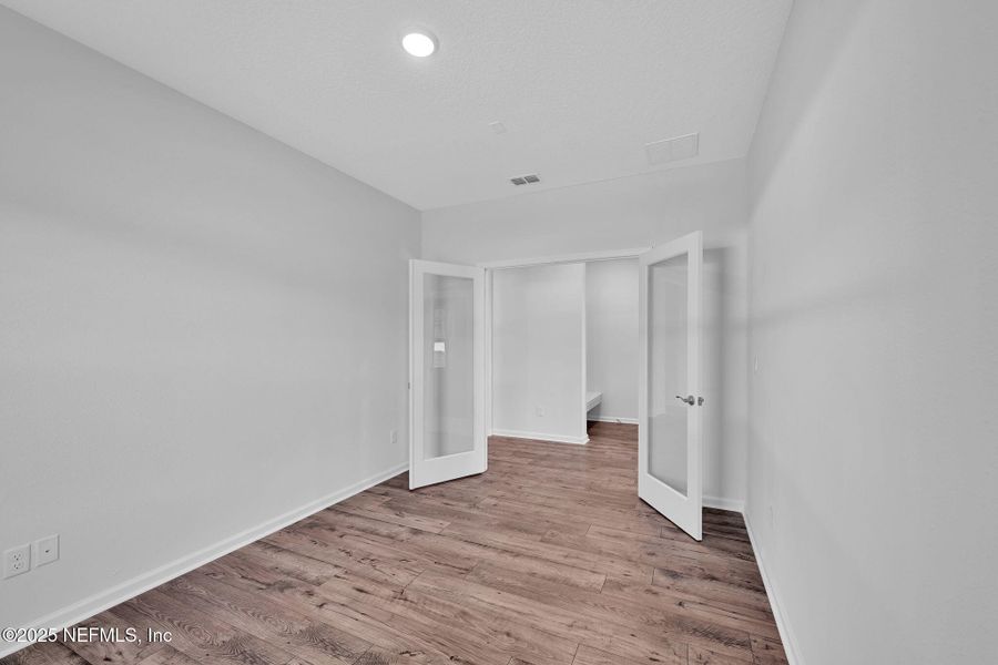 Spacious, unfurnished interior of a new home in McGirt's Creek, Yulee (Image 15).