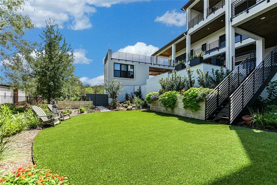 Exterior details and patio area of a home in , Horseshoe Bay (Image 22).