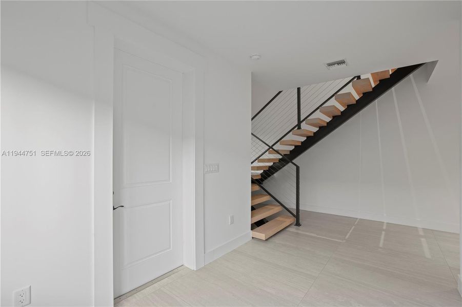 Spacious, unfurnished interior of a new home in , Miami (Image 28).