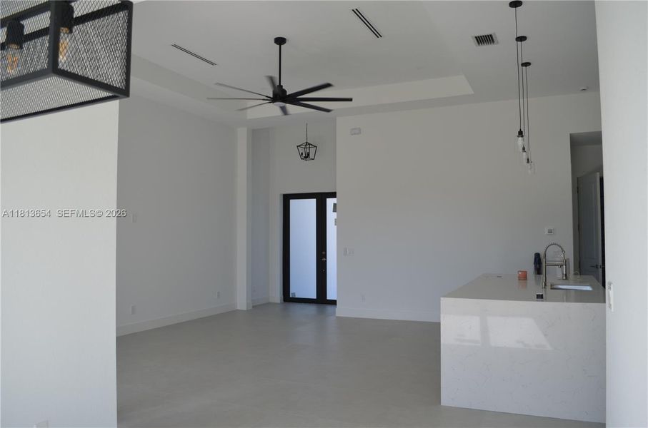 Spacious, unfurnished interior of a new home in , Cape Coral (Image 19).