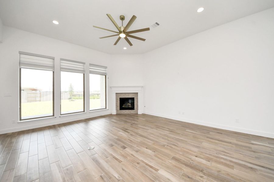 Spacious, unfurnished interior of a new home in Valencia, Manvel (Image 24). Spacious, unfurnished interior of a new home in Valencia, Manvel (Image 24).