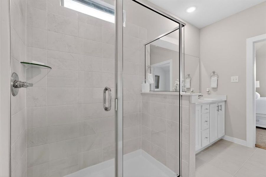 Furnished interior view inside a new home in Oakmont Park, Red Oak (Image 26).