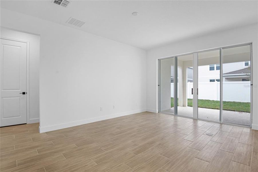 Spacious, unfurnished interior of a new home in , Tavares (Image 13).