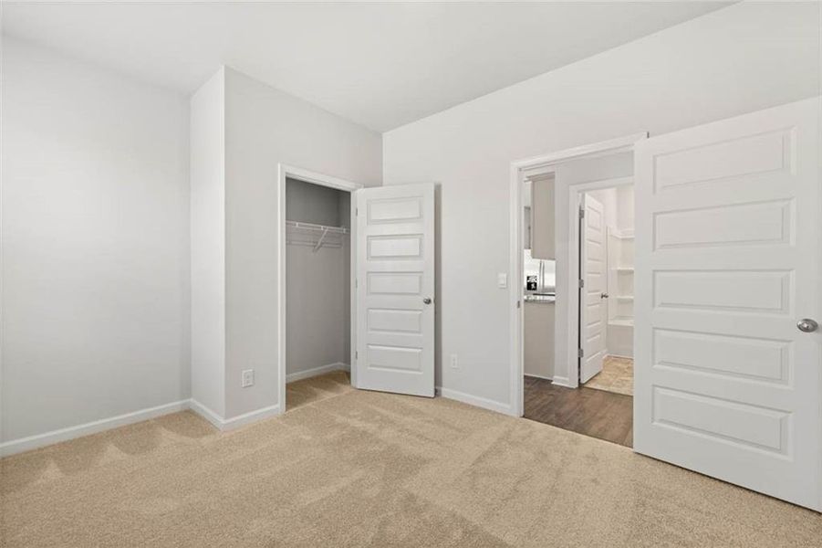 Spacious, unfurnished interior of a new home in Shoal Creek, Hampton (Image 8).