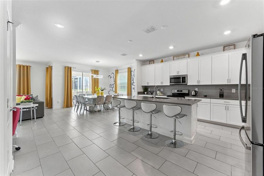 Furnished interior view inside a new home in , Davenport (Image 50).
