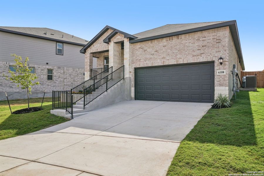 Exterior details and patio area of a home in Comanche Ridge, San Antonio (Image 20). Exterior details and patio area of a home in Comanche Ridge, San Antonio (Image 20).