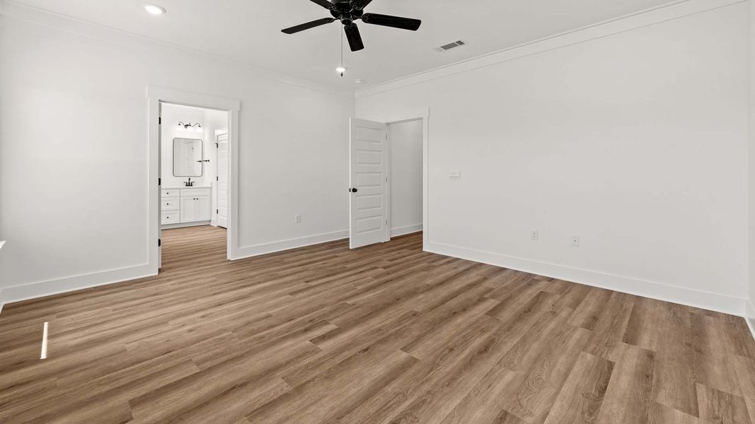Spacious, unfurnished interior of a new home in Caballeros Estates At Hombre, Panama City Beach (Image 20).