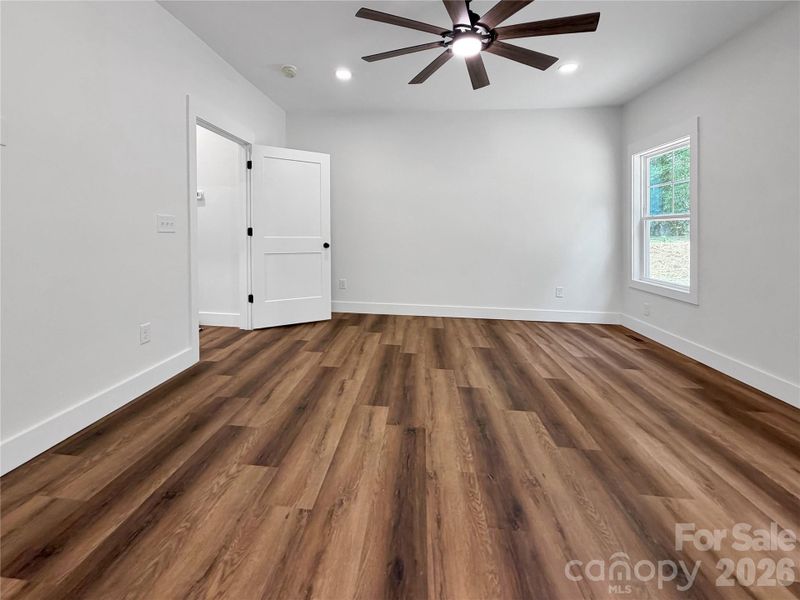 Spacious, unfurnished interior of a new home in , Forest City (Image 19).