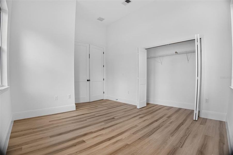 Spacious, unfurnished interior of a new home in , Port Charlotte (Image 19).
