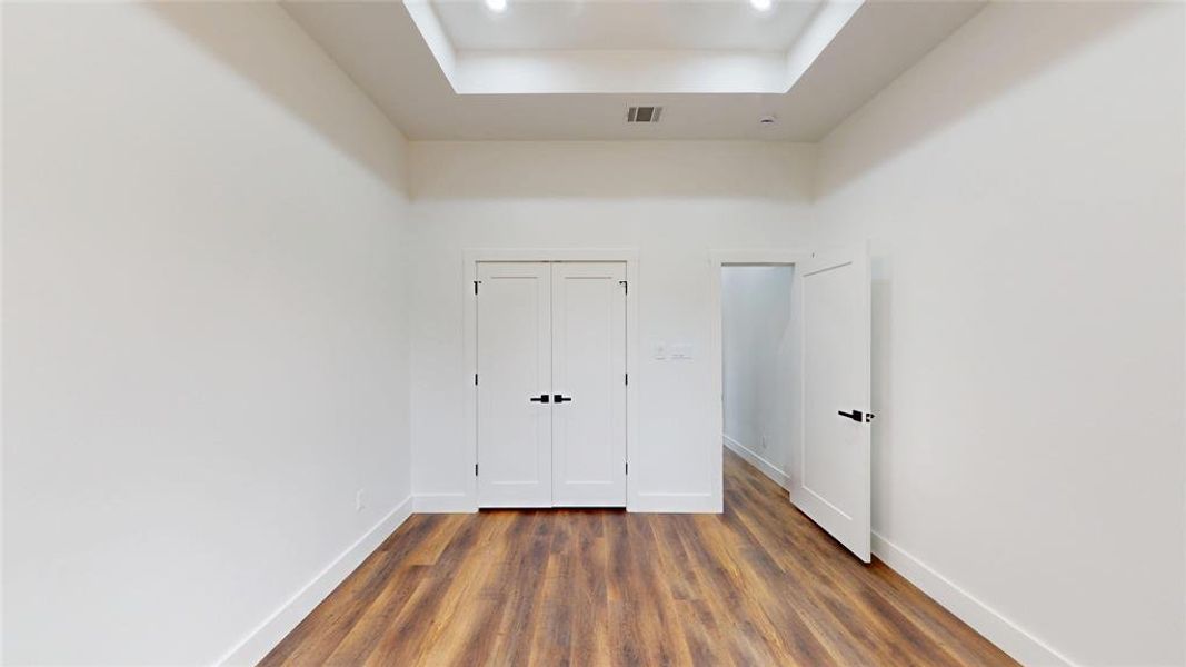 Spacious, unfurnished interior of a new home in , Cleburne (Image 27).