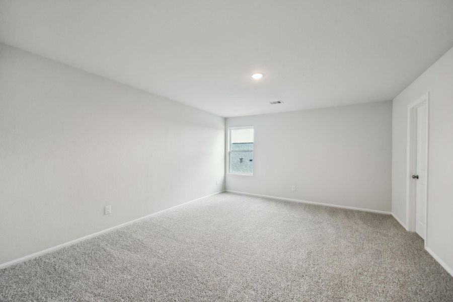 Spacious, unfurnished interior of a new home in Saint Tropez, Huffman (Image 16).