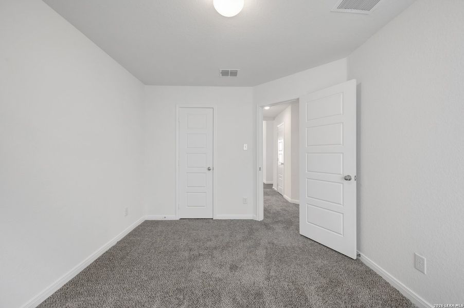 Spacious, unfurnished interior of a new home in Greenspoint Heights, Seguin (Image 34).