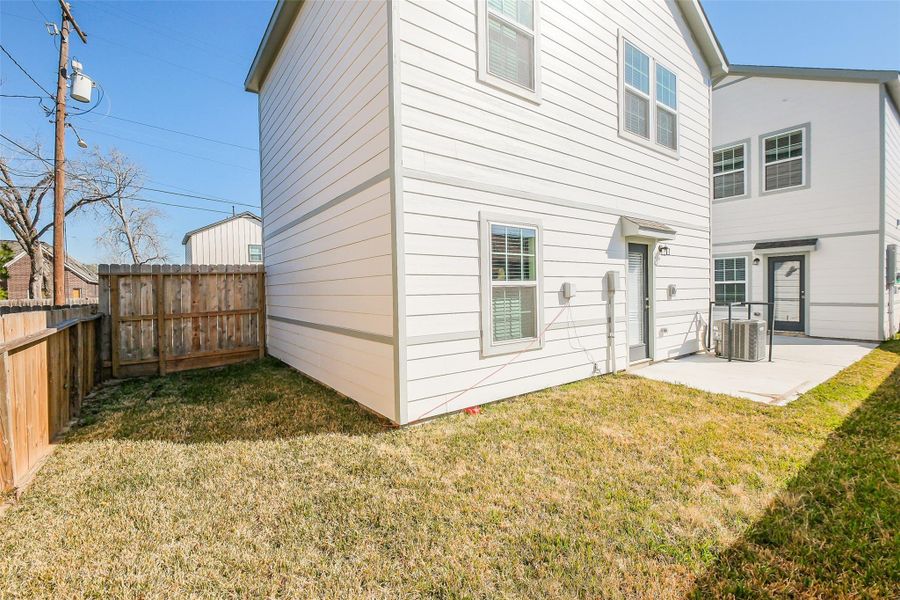 Exterior details and patio area of a home in , Houston (Image 32).