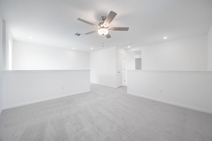 Spacious, unfurnished interior of a new home in Longview, Del Valle (Image 12).