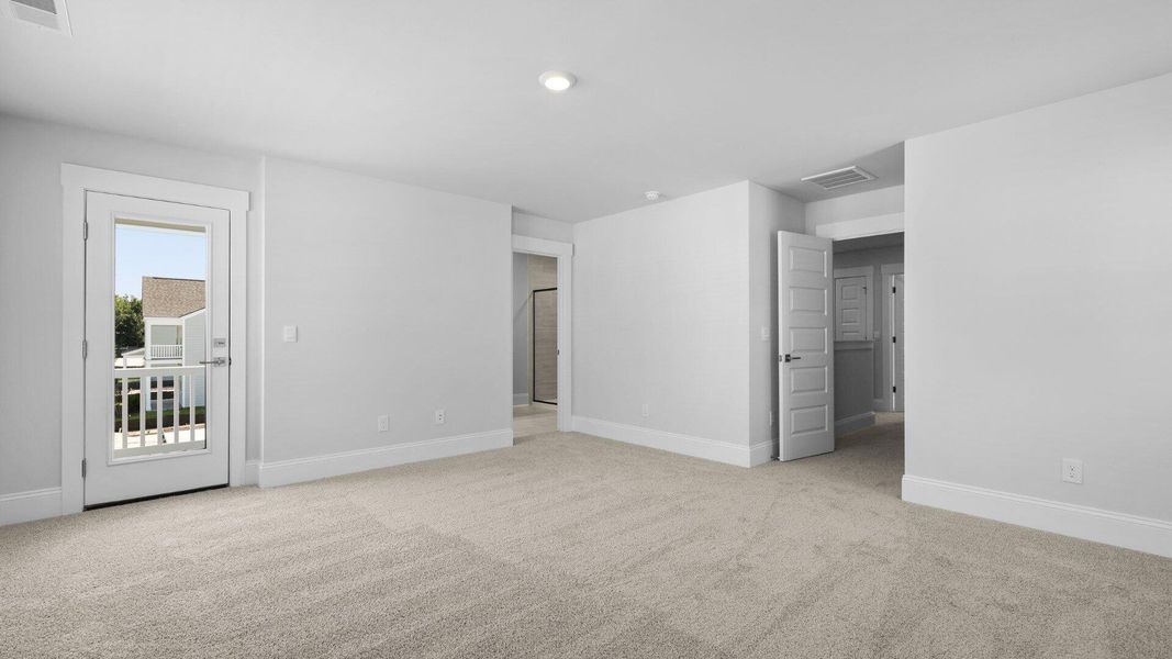 Spacious, unfurnished interior of a new home in Sheep Island, Summerville (Image 19).