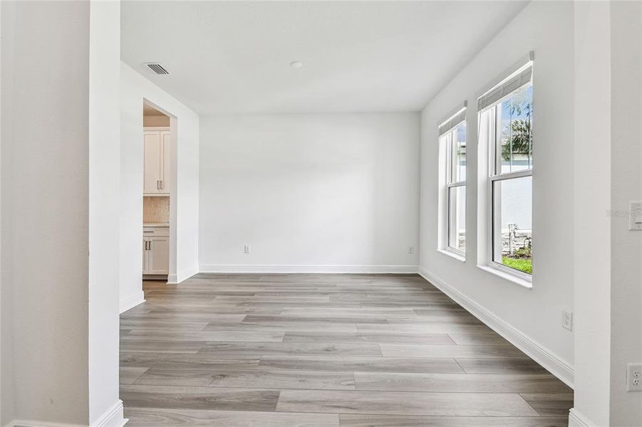 Spacious, unfurnished interior of a new home in Hawkstone, Sarasota (Image 34).