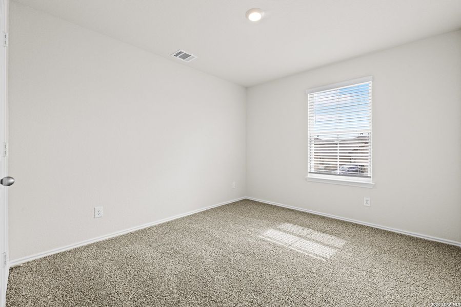 Spacious, unfurnished interior of a new home in Winding Creek, New Braunfels (Image 16).