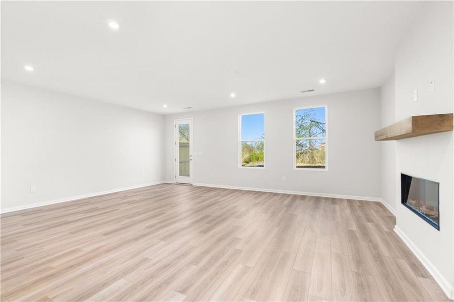 Spacious, unfurnished interior of a new home in Lake Shore, Winder (Image 10).