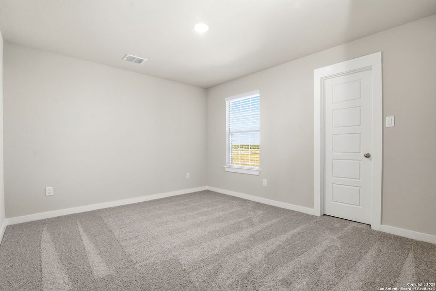 Spacious, unfurnished interior of a new home in Morgan Meadows, San Antonio (Image 10).