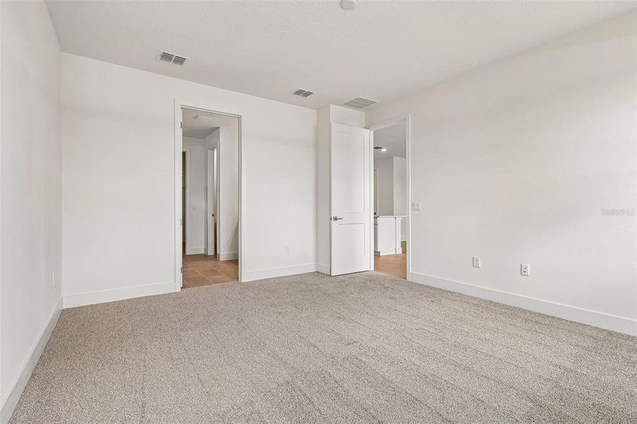 Spacious, unfurnished interior of a new home in Lakeside at Satilla, St. Cloud (Image 26).