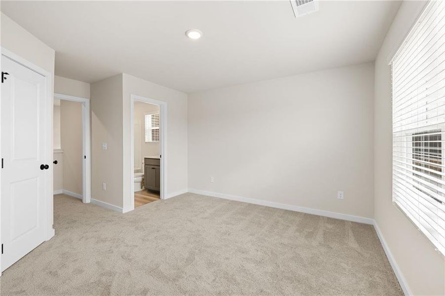 Spacious, unfurnished interior of a new home in Reserve at Gum Springs, Jefferson (Image 15).