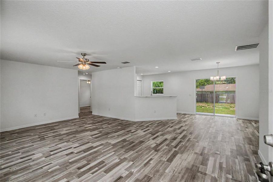 Spacious, unfurnished interior of a new home in , Ocala (Image 9).