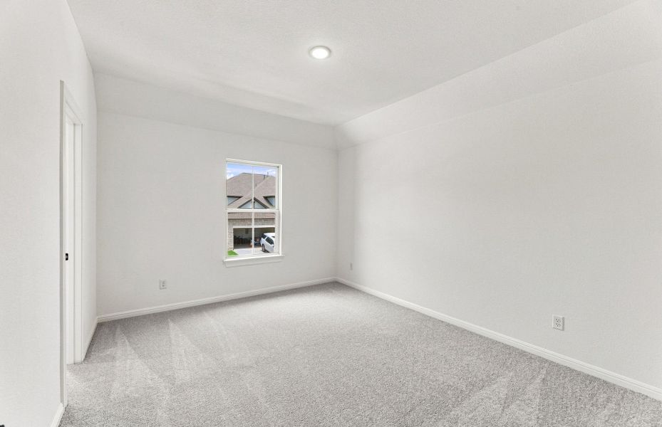 Spacious, unfurnished interior of a new home in Bluffview Reserve, Leander (Image 49).