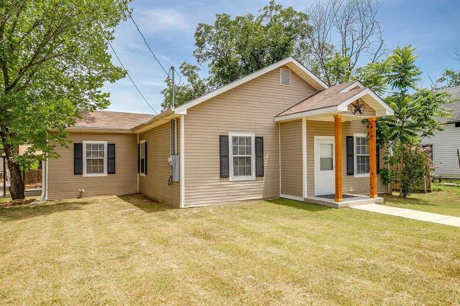Front exterior of a new home in , Mineral Wells, TX, highlighting curb appeal (Image 21).