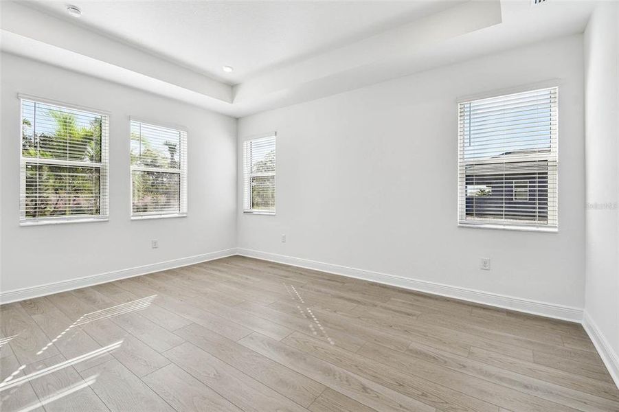 Spacious, unfurnished interior of a new home in Hawkstone, Sarasota (Image 15).
