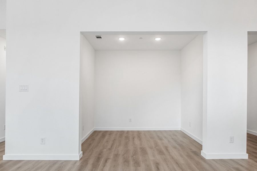 Spacious, unfurnished interior of a new home in Cottonwood Creek, Rowlett (Image 34). Spacious, unfurnished interior of a new home in Cottonwood Creek, Rowlett (Image 34).