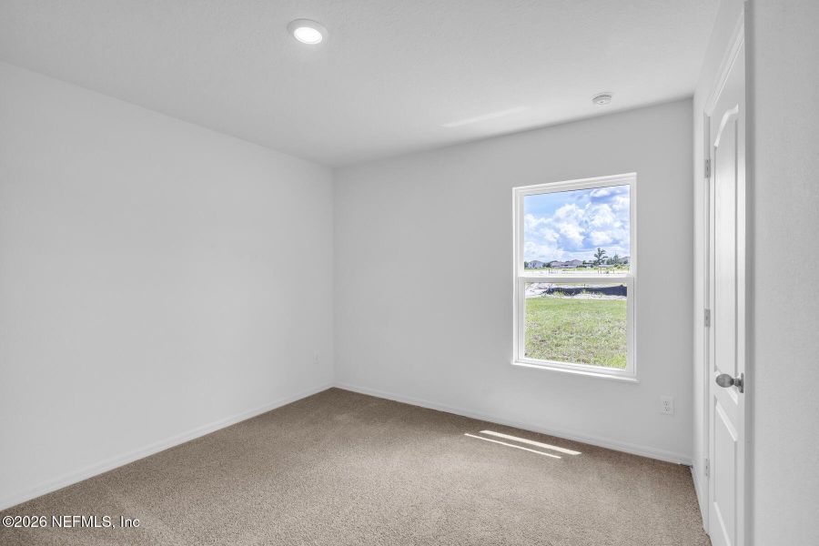 Spacious, unfurnished interior of a new home in Rolling Hills, Green Cove Springs (Image 18).