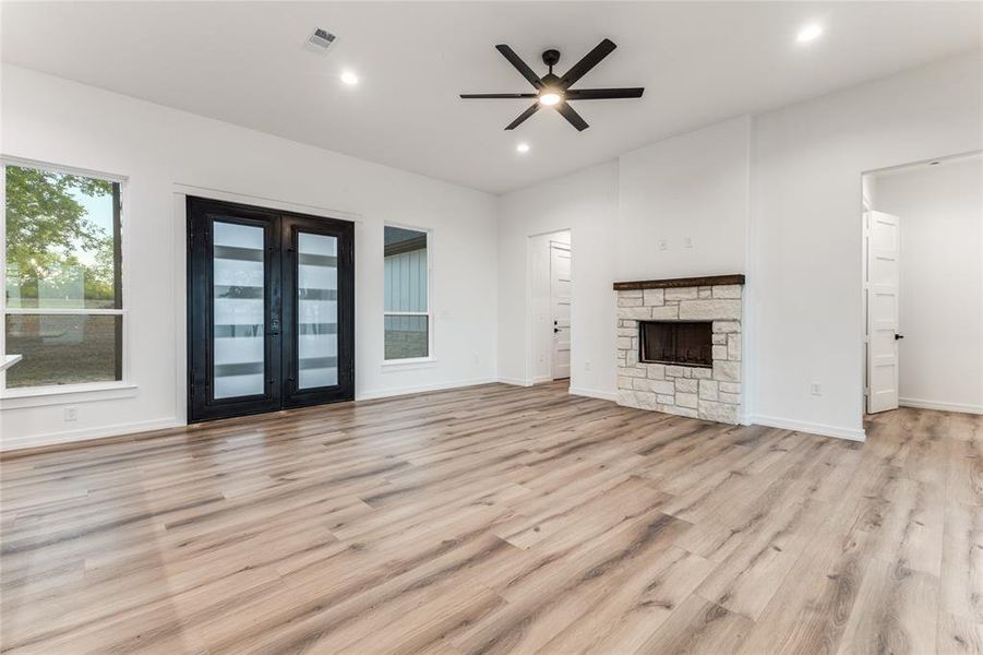 Spacious, unfurnished interior of a new home in , Kemp (Image 23).