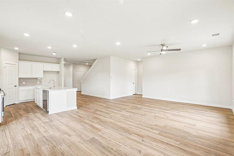Spacious, unfurnished interior of a new home in Overland Grove, Forney (Image 11).
