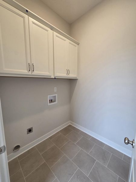 Spacious, unfurnished interior of a new home in Twin Oaks, Oakland (Image 18).