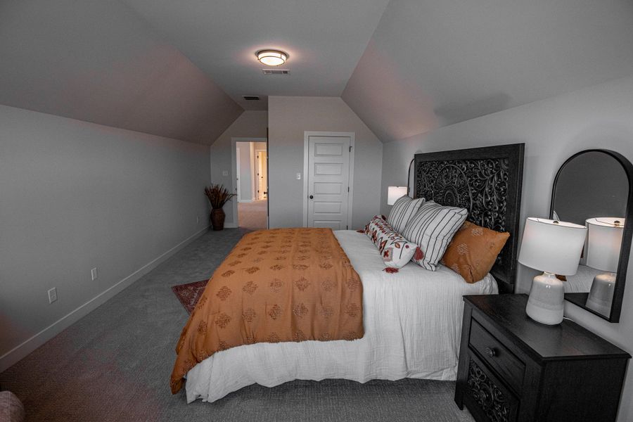 Representative furnished interior of a home built from the Willow by Grant & Co in Manor at Hall Creek, Arlington (Image 86).