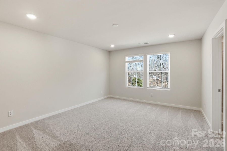 Spacious, unfurnished interior of a new home in The Meadows at Asbury Ridge, York (Image 10).